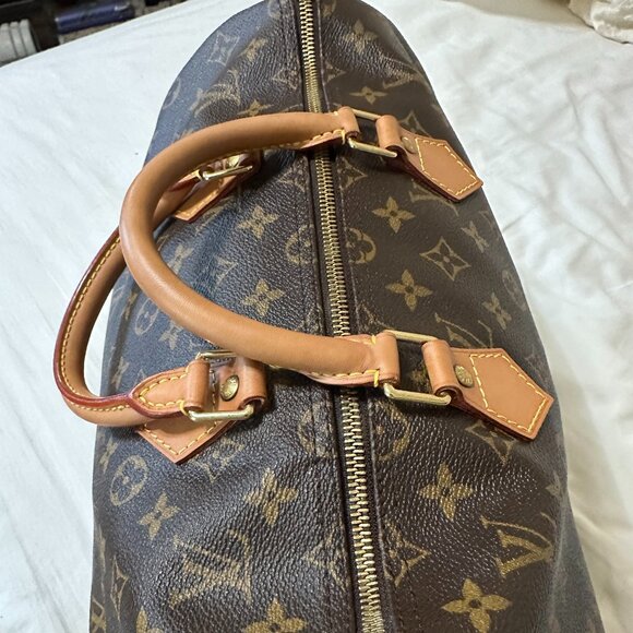 AUTHENTIC Louis Vuitton Speedy 35 in Monogram - Picture 14 of 16